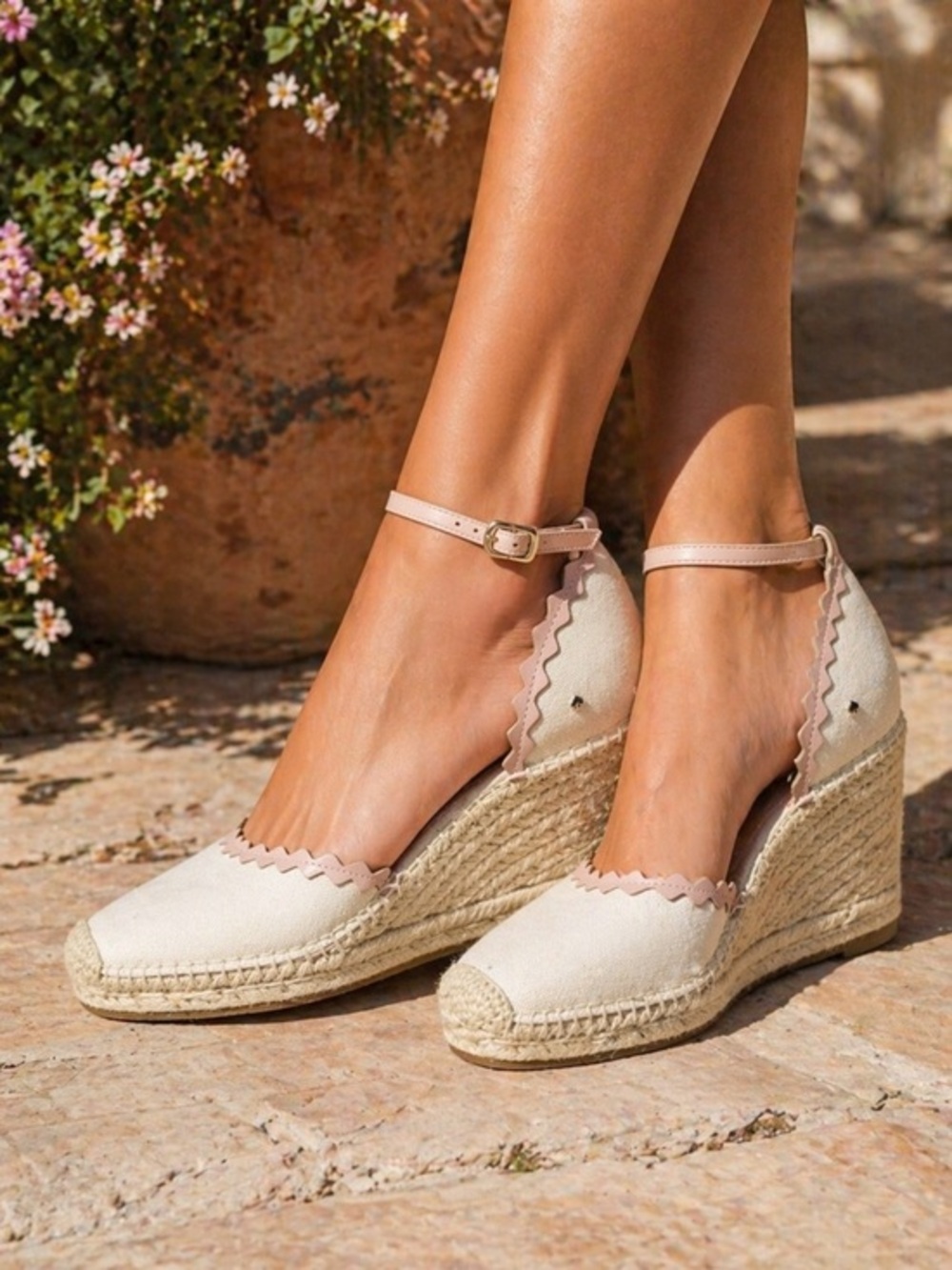 Kate Spade Espadrille Wedge Sandals NWT Cream Canvas Pink Scalloped Ankle Strap